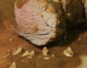 Filet de porc aux cacahuètes et à la cannelle