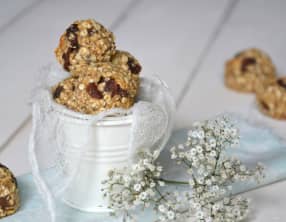 Biscuits végétaux aux flocons d'avoine, raisins secs et noix de cajou