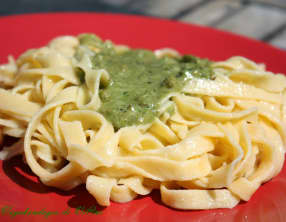 Tagliatelles fraîches, sauce roquette