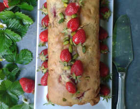 Cake aux fraises et aux pistaches