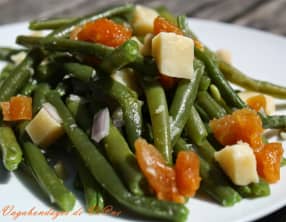 Salade de haricots verts, Salers et abricots secs - vinaigrette au miel