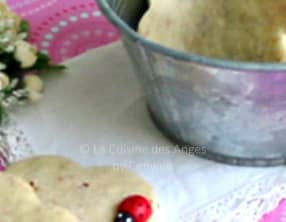 Biscuits sablés à la vanille, aux noisettes et graines de sésame doré