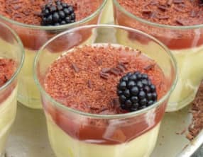 Mousse mangue, parmesan et gelée à la mûre