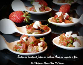 Cuillères apéritives : tartare de tomates, fraises, pesto de roquette et fêta