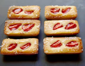 Financiers aux fraises, miel et noix de coco