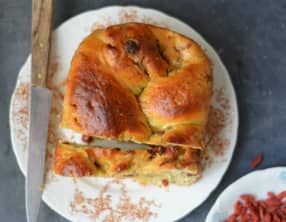 Brioche aux dattes et aux baies de goji