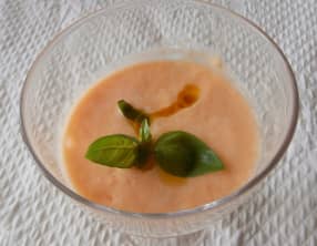 Soupe de melon, basilic, huile d'olive