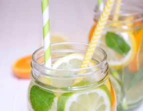 Detox water agrumes menthe