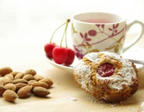 Nids d'amaretti aux cerises