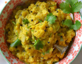 Dhal de lentilles corail à la rhubarbe