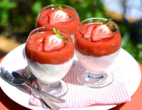 Compote fraise-rhubarbe et riz au lait vanillé