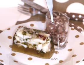 Terrine de poisson en gelée d'herbes et crème fouettée à la tapenade