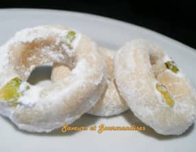 Pâte d'amandes à la rose.