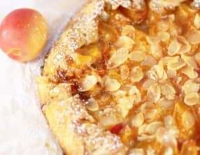 Tarte rustique abricots et amandes