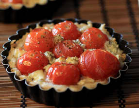 Tartelettes tomates, chèvre et moutarde