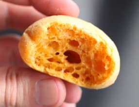 Pão de queijo au pimentón