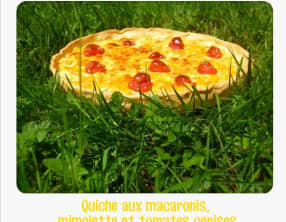 Quiche aux macaronis, mimolette et tomates cerises