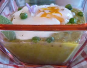 Gaspacho petits pois-concombre à la sauge