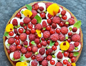 Biscuit pistache, fruits rouges, chantilly citron vert