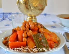 Couscous d’orge aux légumes et viande.