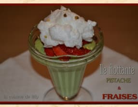 Ile flottante pistache et fraises