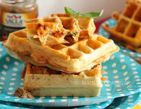 Gaufre au chorizo, fromage et basilic