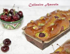 Cake moelleux à la pistache et aux cerises