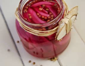 Oignons rouges en pickles