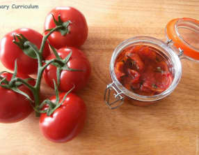 Tomates confites au golden syrup et basilic