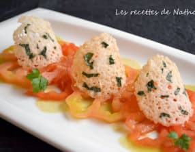 Carpaccio de tomates, vinaigrette au combava et tuiles de parmesan
