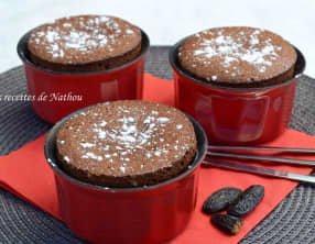 Soufflés aux chocolat noir et fève Tonka