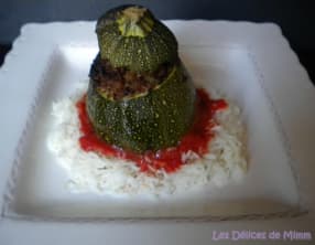 Courgettes rondes farcies à la viande et aux pistaches