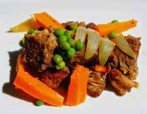 Boeuf braisé à la citronnelle et aux piments séchés