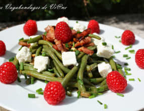 Salade haricots verts, féta, lardons et framboises