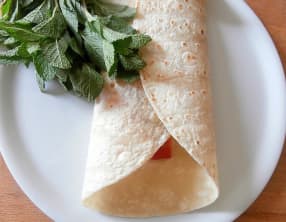 Aiguillettes de poulet lait de coco, menthe, tomates et citron en wrap