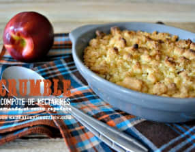 Crumble de nectarines jaunes aux amandes
