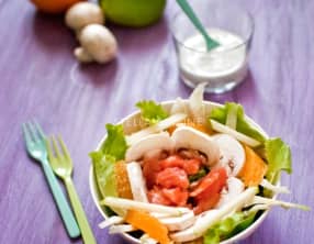 Salade sucrée salée au saumon fumé, champignons, fenouil, orange