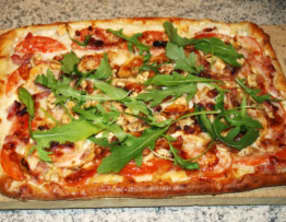 Pizza au Chèvre, miel et noix