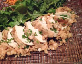 Blancs de poulet en gelée au chèvre et à l'estragon