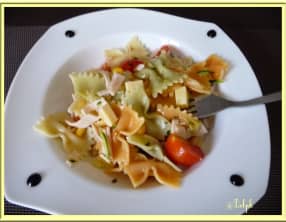 Salade de pâtes multicolores