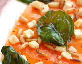 Carpaccio de melon et chips de basilic