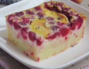 Far breton à la framboise, pêche et lavande