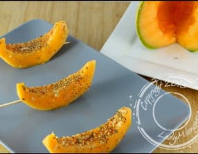 Brochettes de melon épicé