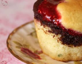 Muffins chocolat et coulis de framboises
