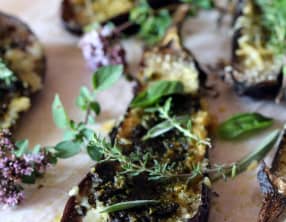 Aubergines gratinées au pesto et comté