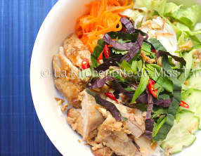 Vermicelles de riz au poulet à la citronnelle