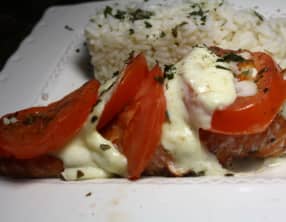 Papillote de saumon, tomates et mozzarella