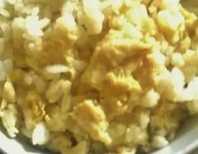 Riz sauté aux oeufs et sauce soja