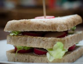 Club sandwich aux radis et au Philadelphia