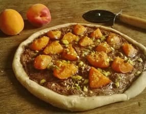 Pizza au Nutella® facile aux Abricots et Pistaches